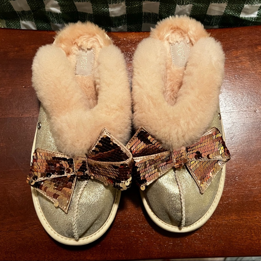 NWOT UGG Sequin Bow Fur Slippers size 9